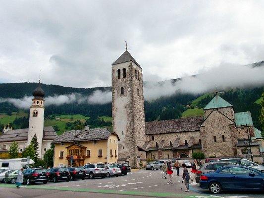 23. Barokní a románský kostel v InnchenuSan Candidu